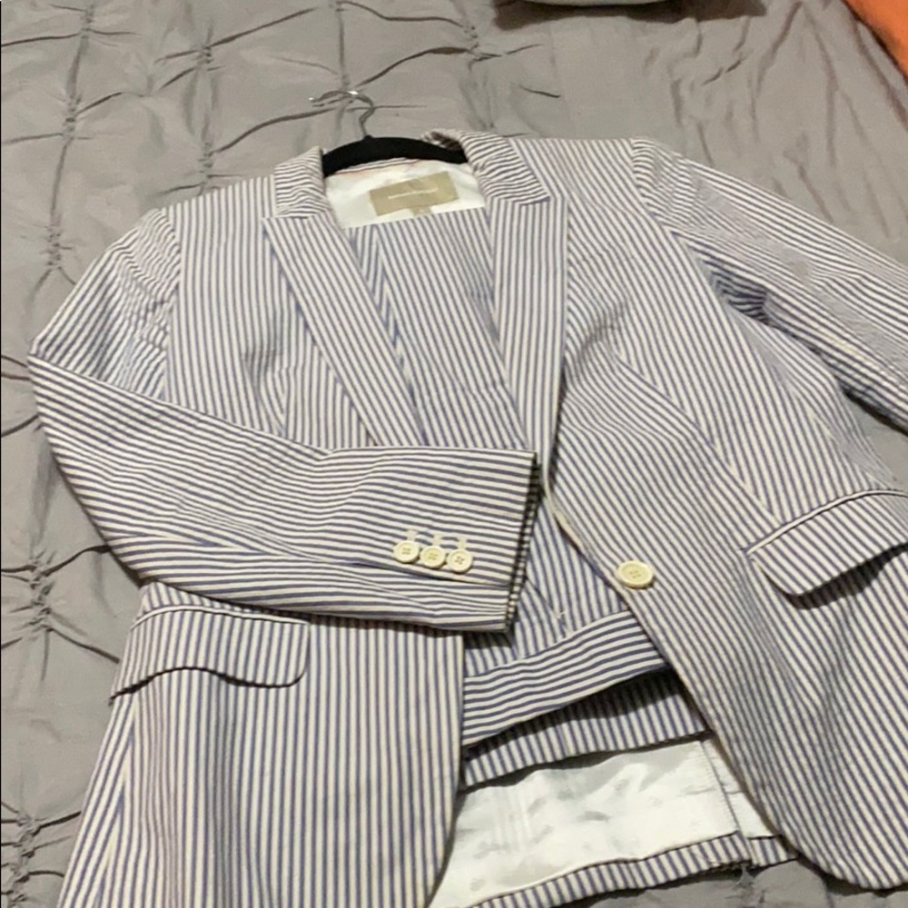 Lightweight seersucker suit